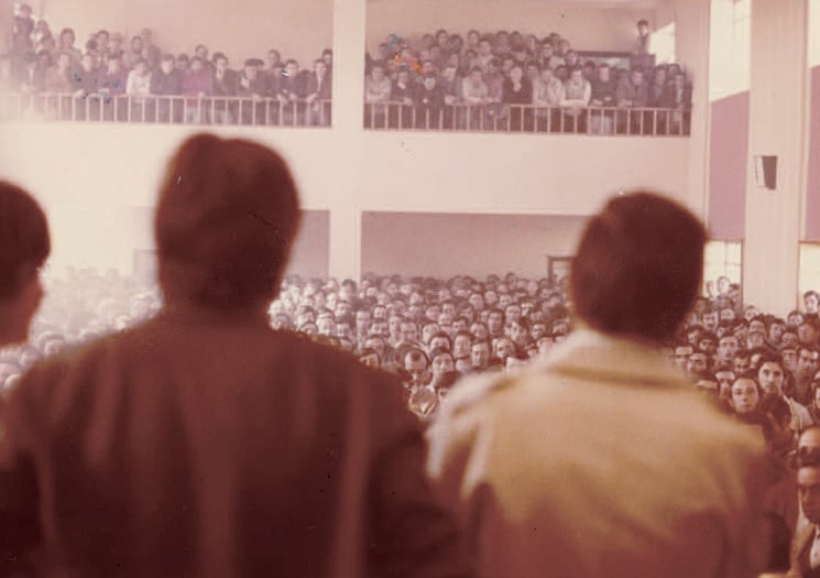 Imagen que ilustra la portada del libro de la asamblea en el colegio de las Francesas, celebrada el10 de abril de 1976