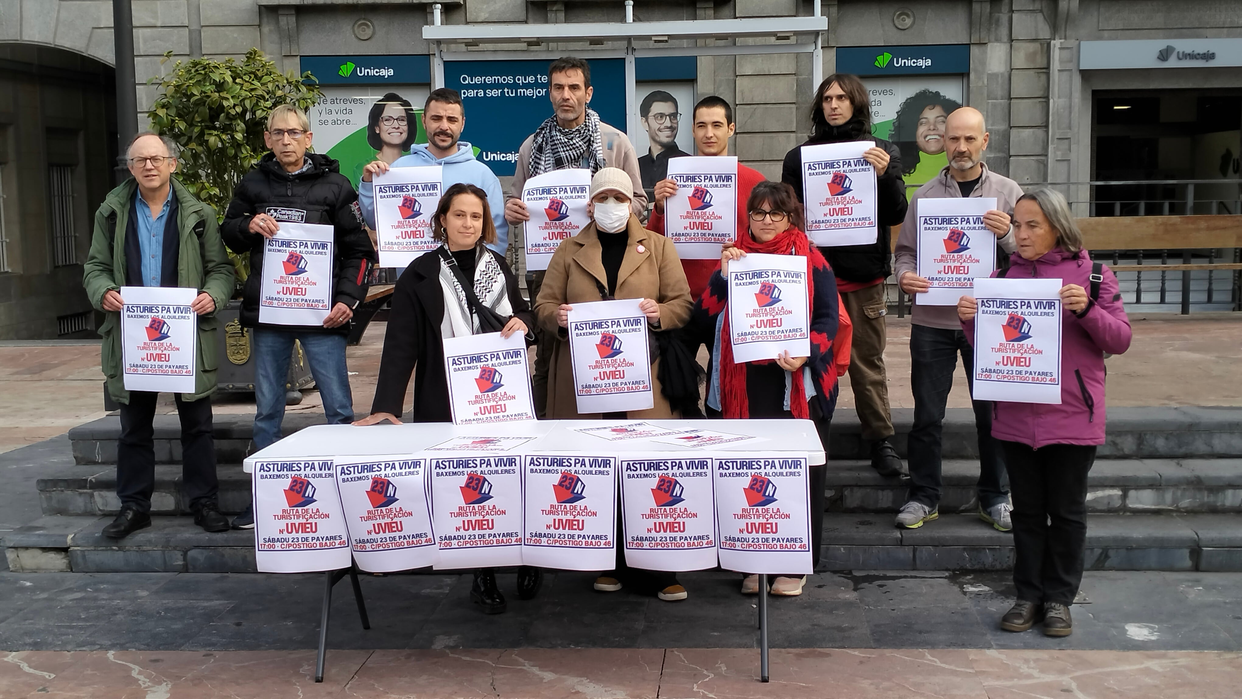 Presentación de la Plataforma &quot;Asturies pa vivir&quot; en la plaza de La Escandalera de Oviedo