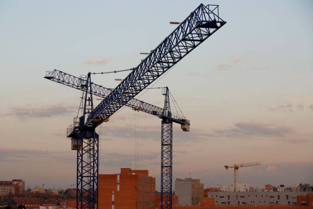 Los constructores acusan a Gobierno central de "penalizar" al sector