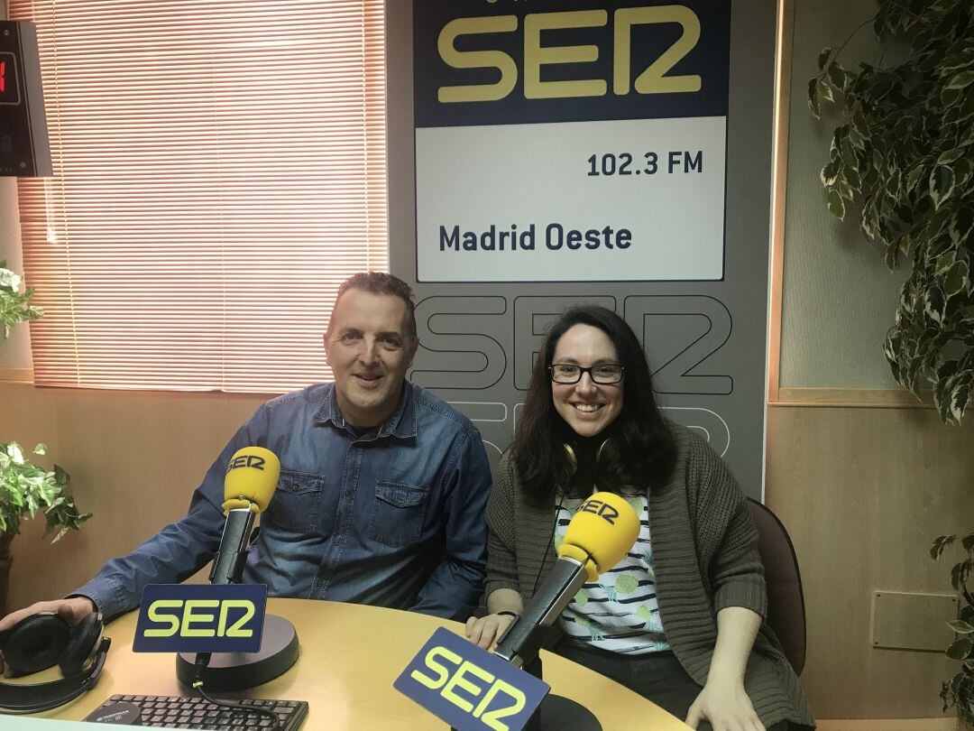 Jesús González, profesor Escuela Simone Ortega, e Isabel Fernández exalumna y maestra quesera