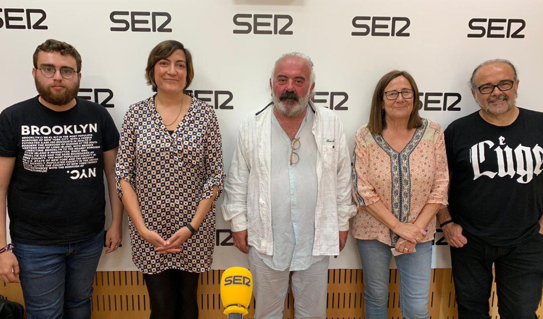 De izquierda a derecha: José Miguel Rojo, secretario general del consejo de Estudiantes de la Universidad de Murcia; Leonarda García, profesora de periodismo en la UMU;Ángel Montiel, periodista, jefe de opinión del diario La Opinión de Murcia; Ana González, periodista cadena SER, y Antonio Saura, director artístico de Alquibla Teatro