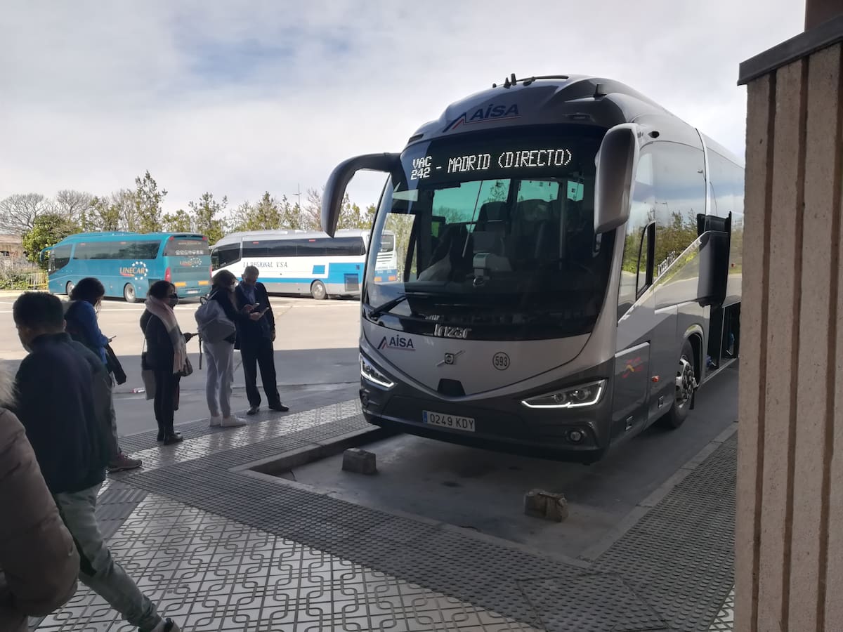 Las formaciones municipalistas denuncian recortes e incumplimientos en las líneas de autobús que conectan la Ribera del Duero