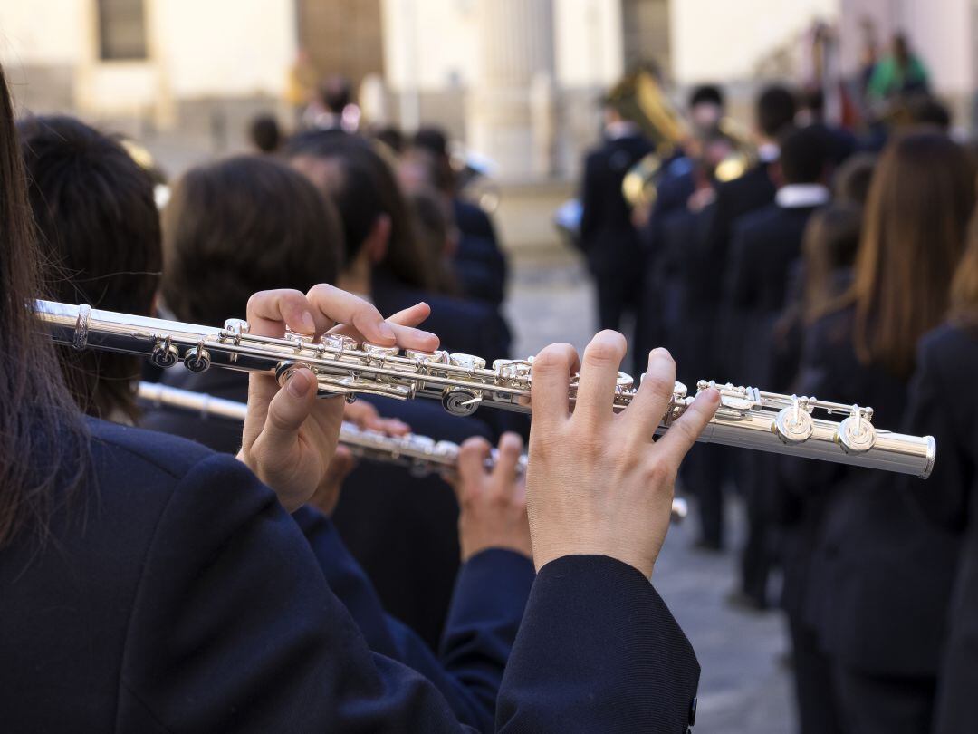 Una banda de música toca los instrumentos en Bocairent, antes de la pandemia del coronavirus.