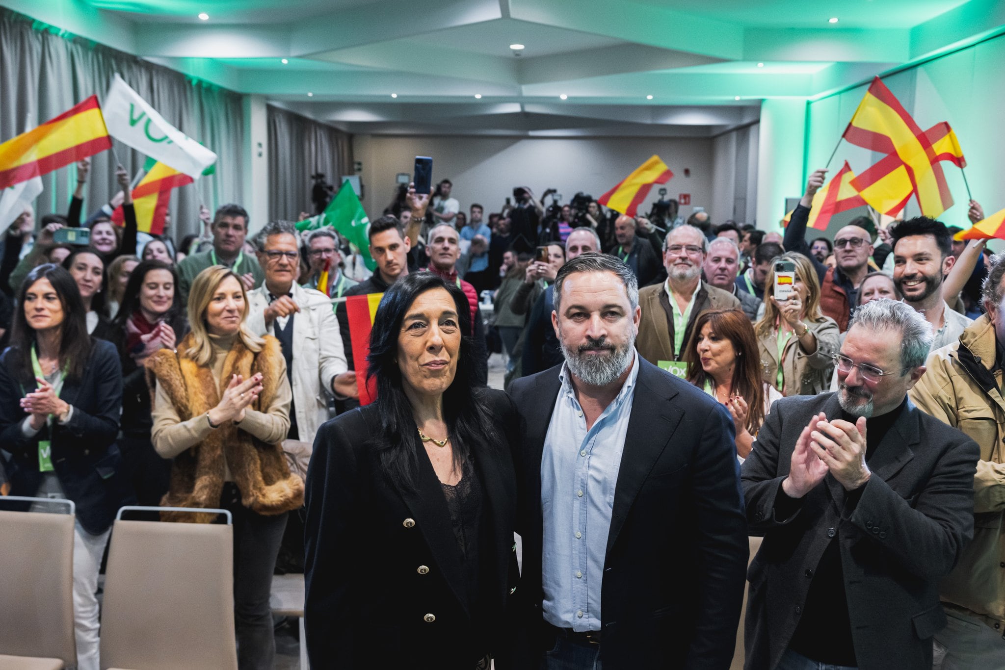 Amaia Martínez y Santiago Abascal, en el acto de Vitoria en el que se vetó la entrada al periodista de El País