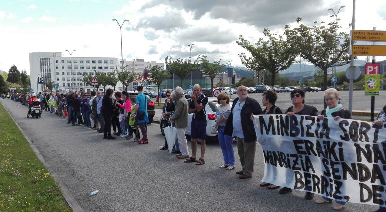 Punto de partida de la cadena humana contra la incineradora, frente a Onkologikoa