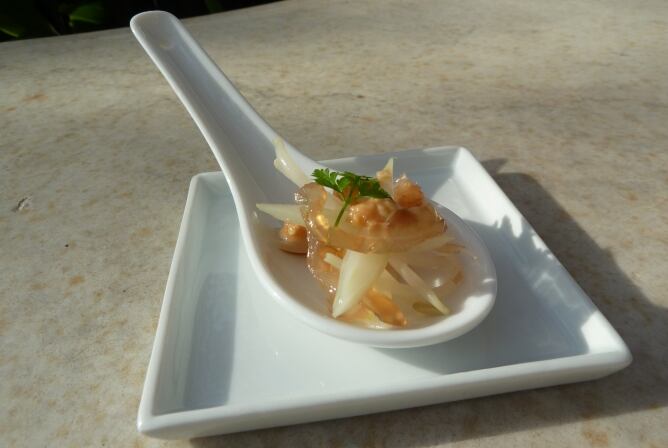 Carme Ruscalleda ofrece un aperitivo con medusas todos los veranos.