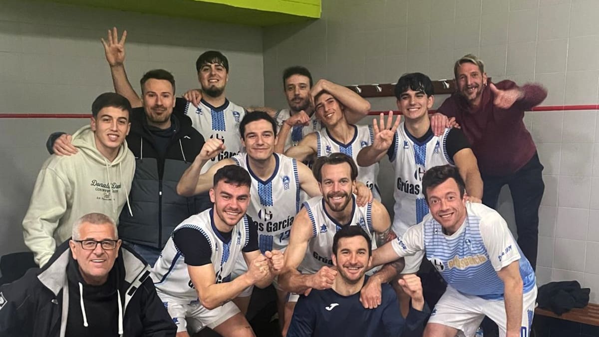 José Hurtado, técnico del V-74 en Radio Villena SER