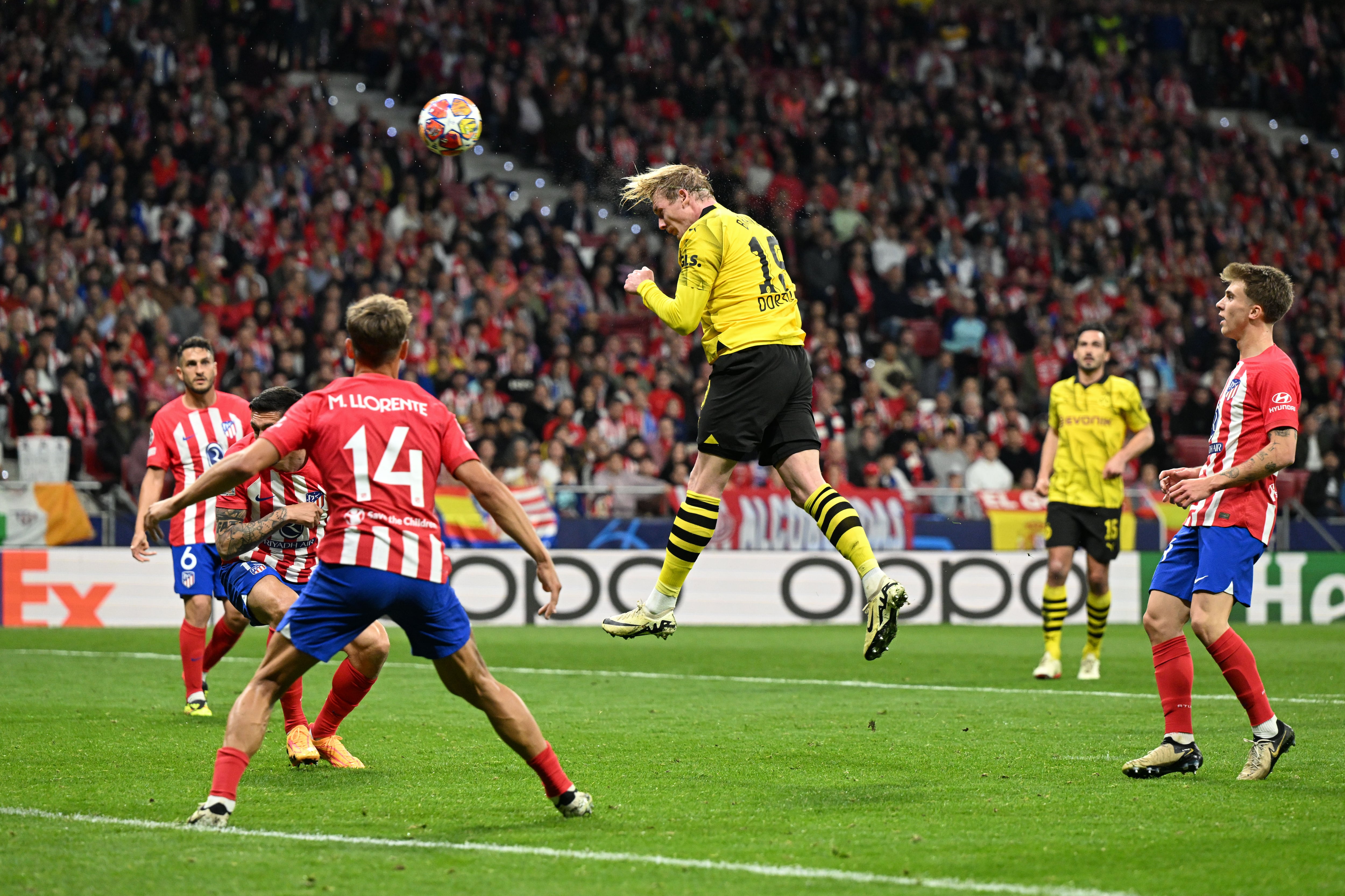 Julian Brandt remata al larguero en los último segundos del Atlético de Madrid - Borussia