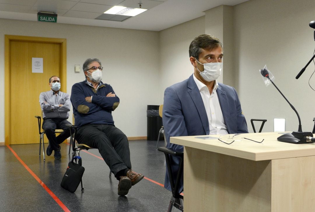 Los tres acusados, en la primera sesión del juicio.