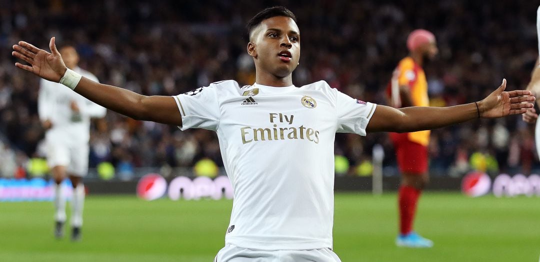 Rodrygo celebra el primero de sus goles al Galatasaray