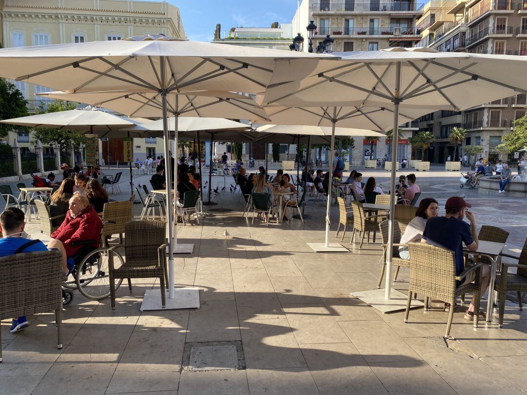 Terraza en la plaza de la Virgen de Valencia