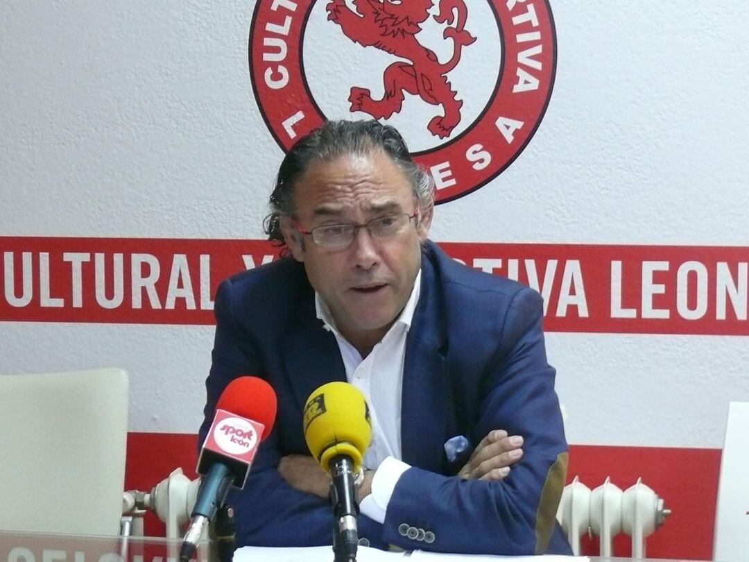 Llamazares alerta sobre el comportamiento económico de varios clubes de Segunda B