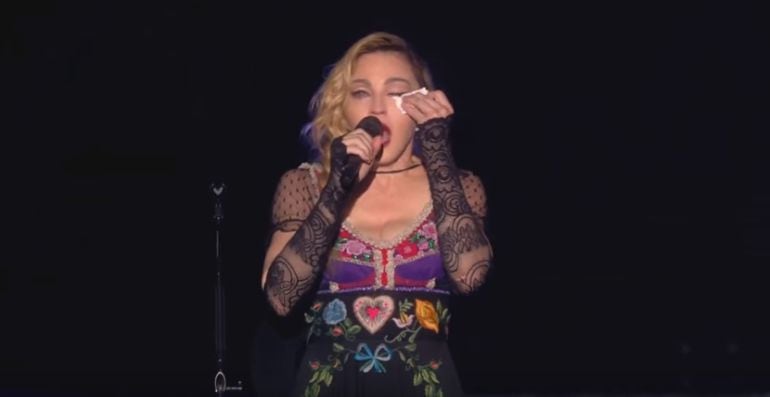 Madonna llora a las víctimas de París.