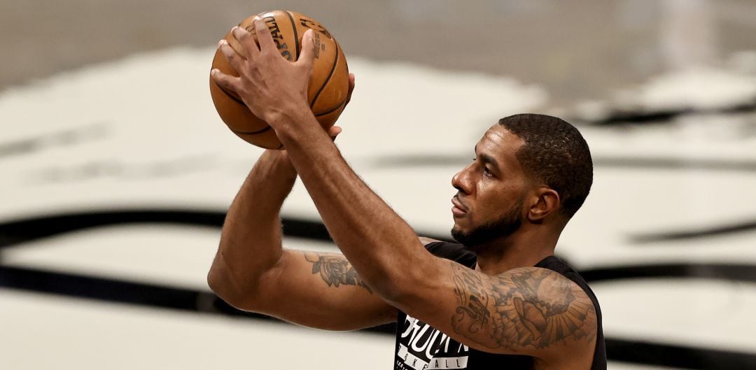 LaMarcus Aldridge, durante un calentamiento de un partido con los Brooklyn Nets