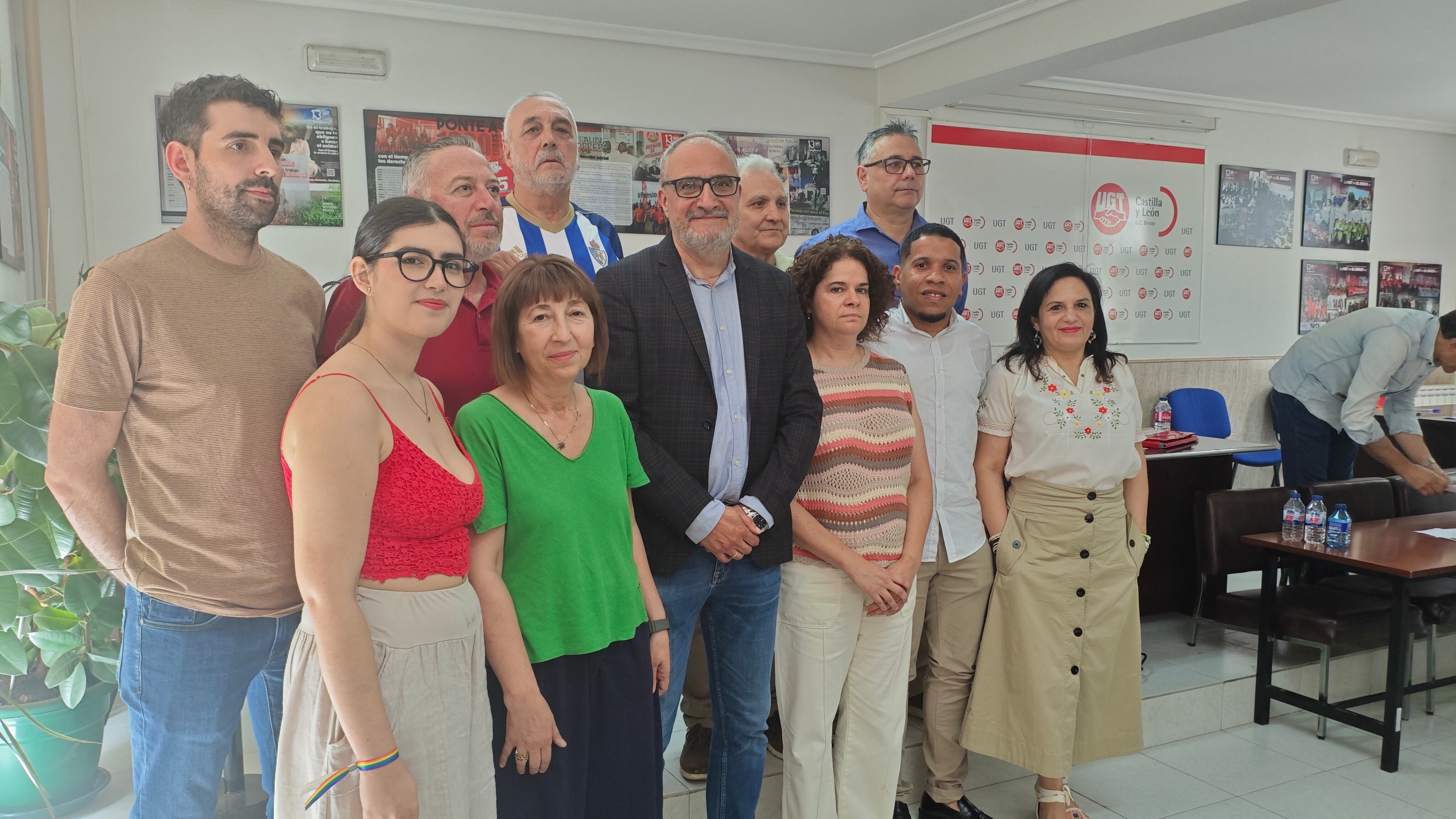 Olegario Ramón junto a los miembros de la nueva ejecutiva