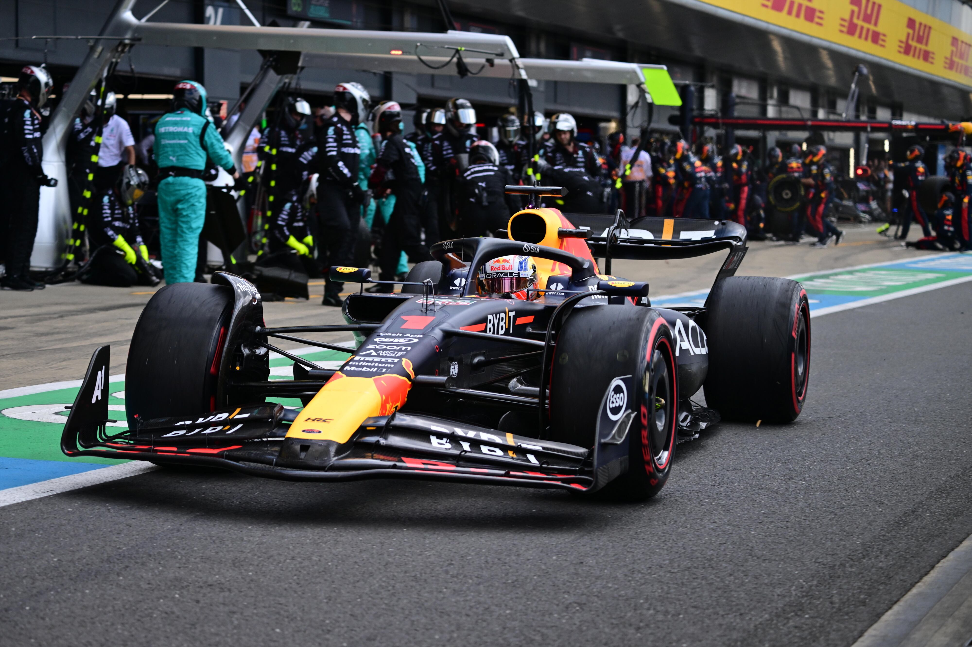 Silverstone (United Kingdom), 09/07/2023.- Dutch Formula One driver Max Verstappen of Red Bull Racing in action at the pit lane during the Formula 1 British Grand Prix 2023, at the Silverstone Circuit race track in Silverstone, Britain, 09 July 2023. (Fórmula Uno, Reino Unido) EFE/EPA/CHRISTIAN BRUNA / POOL
