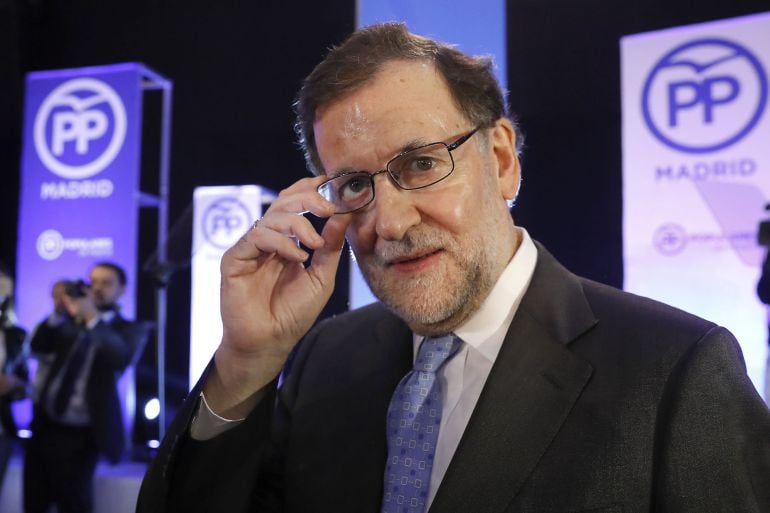 El presidente del Gobierno, Mariano Rajoy, durante la cena de Navidad del PP de Madrid celebrada en el Pabellón Deportivo José Antonio Paraíso de Torrejón de Ardoz