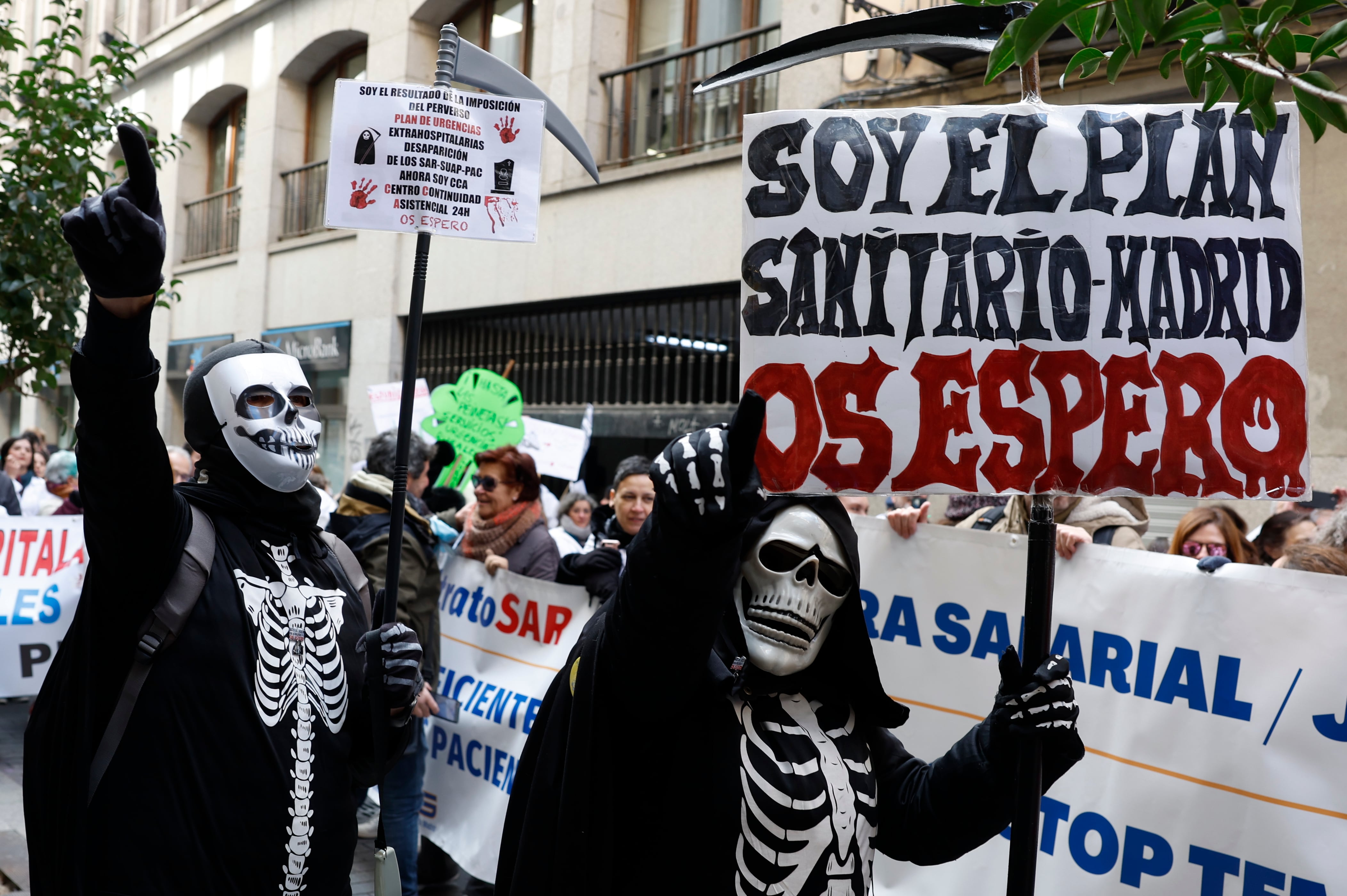 Médicos de Atención Primaria y de los hospitales durante las manifestaciones del pasado mes de marzo.