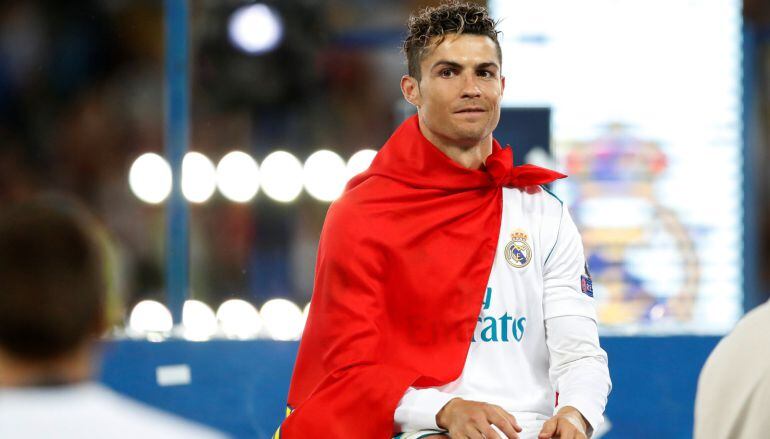 Cristiano, en la celebración de la última Champions del Real Madrid sobre el césped del estadio olímpico de Kiev.