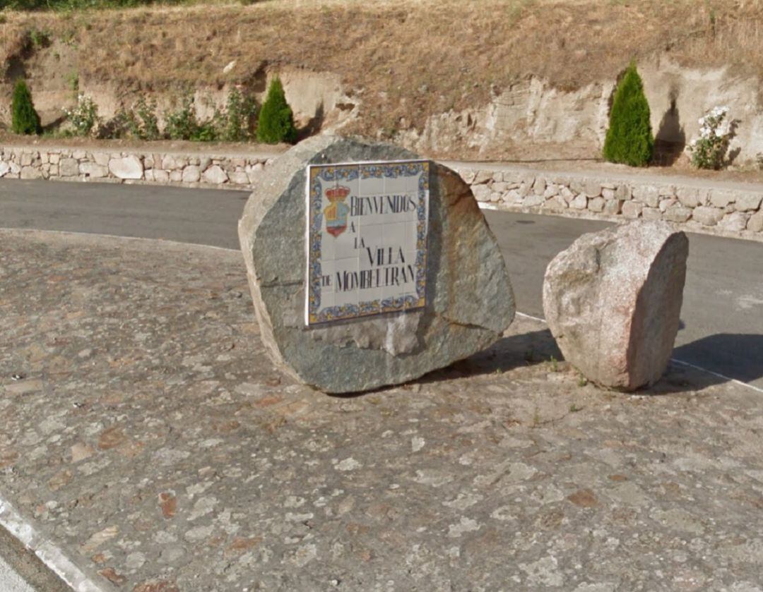 Acceso a Mombeltrán desde la N-502