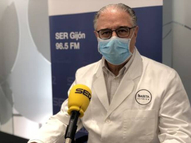 El doctor Guillermo Ibaseta en los micrófonos de Hoy por Hoy Gijón.