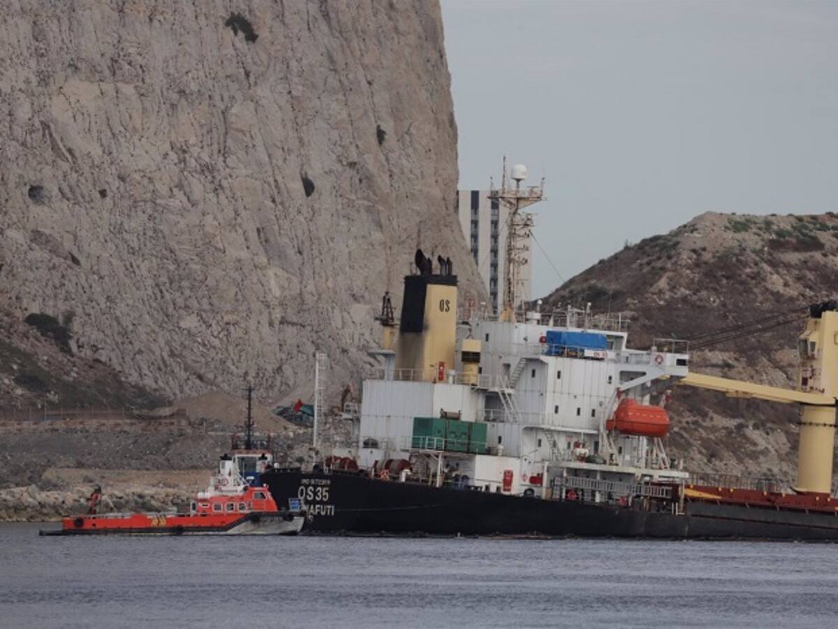 Gibraltar hundirá de forma controlada la popa del OS35 para evitar más daños ante el temporal de levante