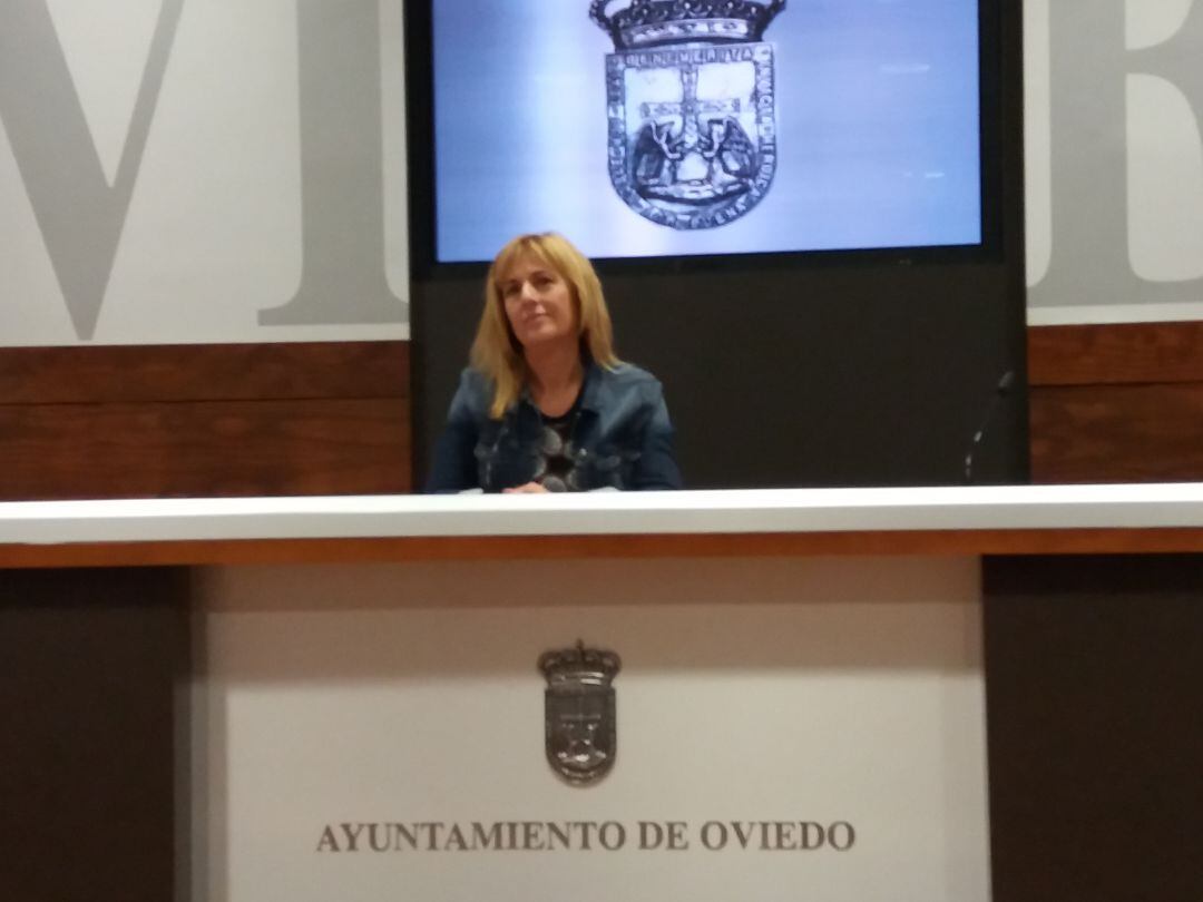 Marisa Ponga, concejala de Atención a las Personas durante su comparecencia en la sala de prensa del Ayuntamiento de Oviedo