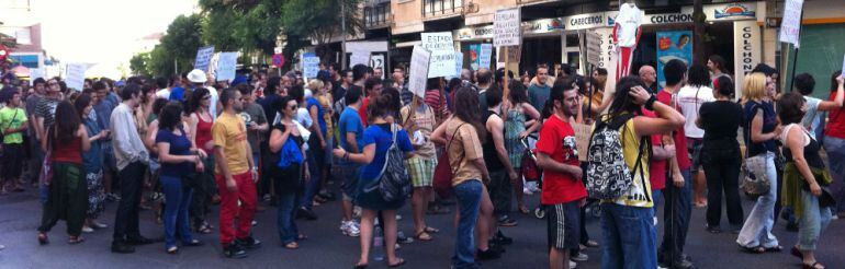 Manifestación del movimiento 15 M por el centro de Cuenca.