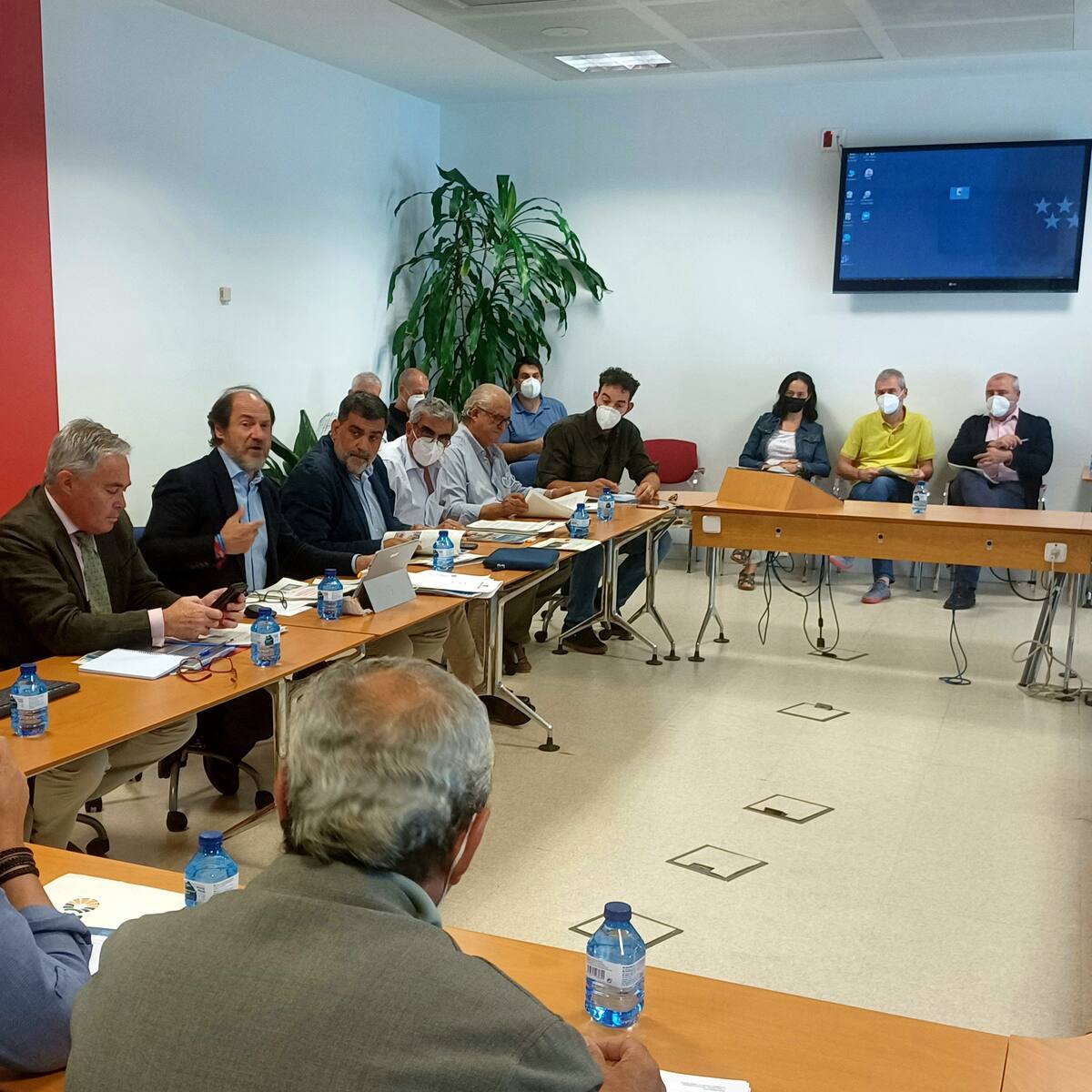 La Comunidad de Madrid presenta una estrategia para la convivencia del lobo con la ganadería extensiva