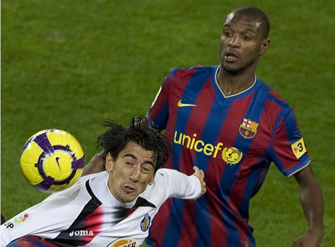 Abidal, durante el partido ante el Getafe