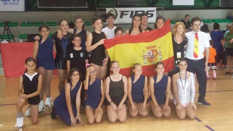 Los deportistas del Club de Patinaje Elche brillaron en Milán