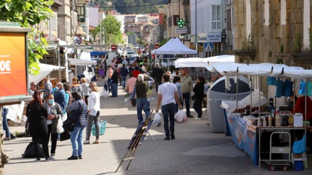 Mercadillo de Sabarís que se celebra cada lunes en Baiona.