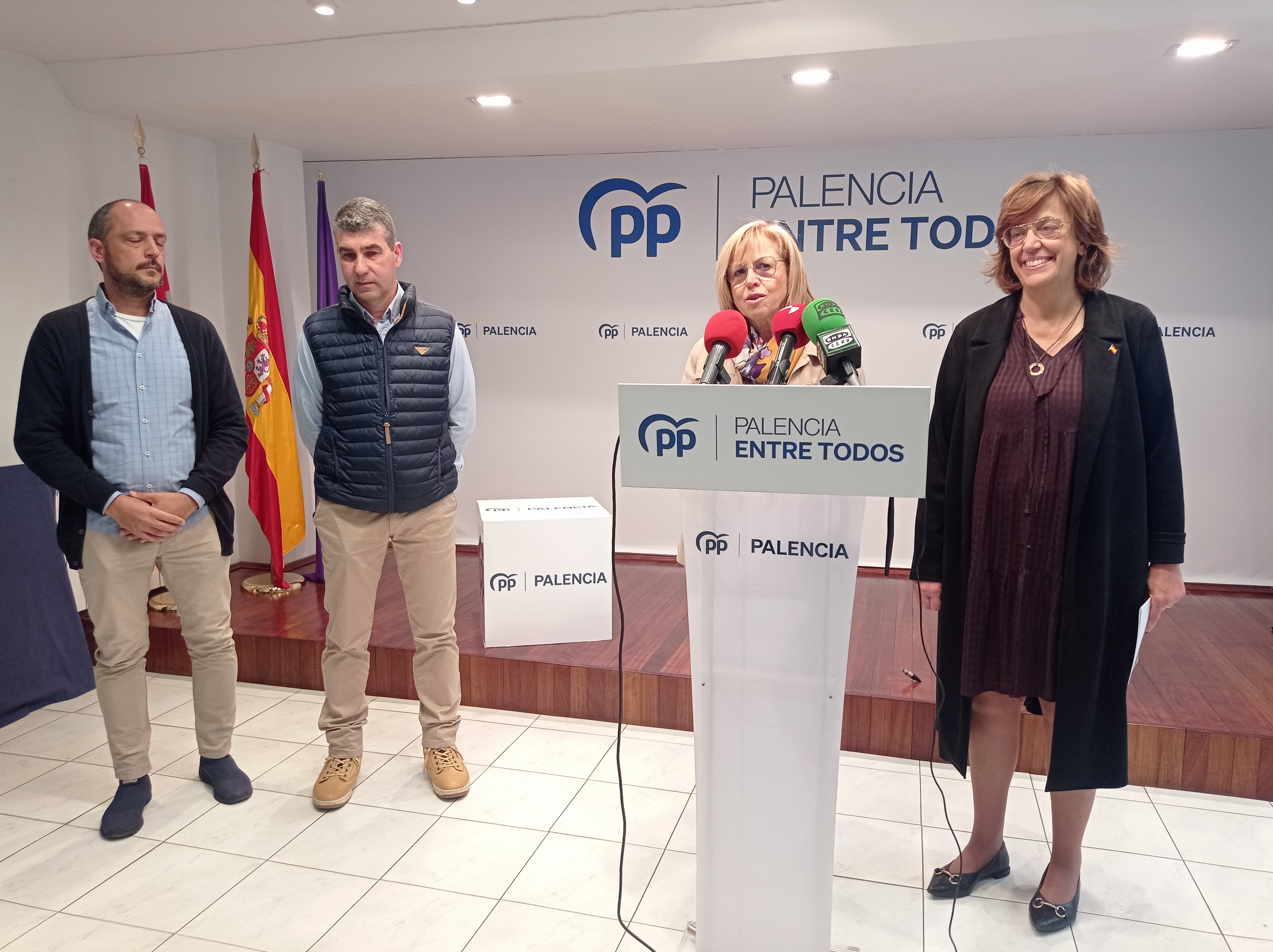 Roberto Santos, Luis Miguel Medina, Mª José García Ramos y Ángeles Armisén durante la presentación de los candidatos