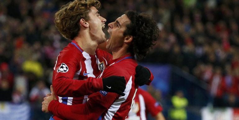 Griezmann y Thiago se abrazan en el Calderón