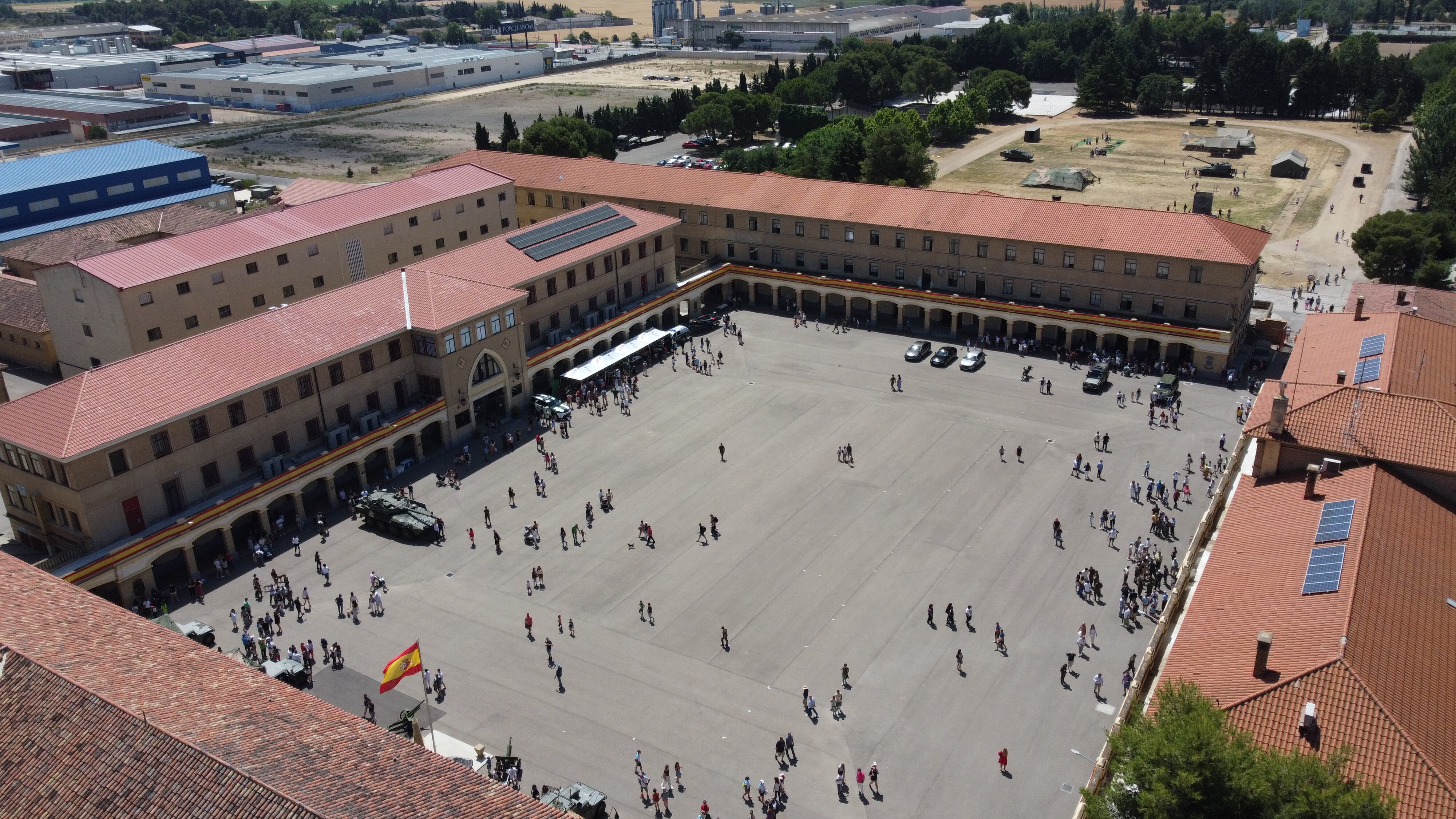 Jornada de puertas abiertas en la División Castillejos en Huesca