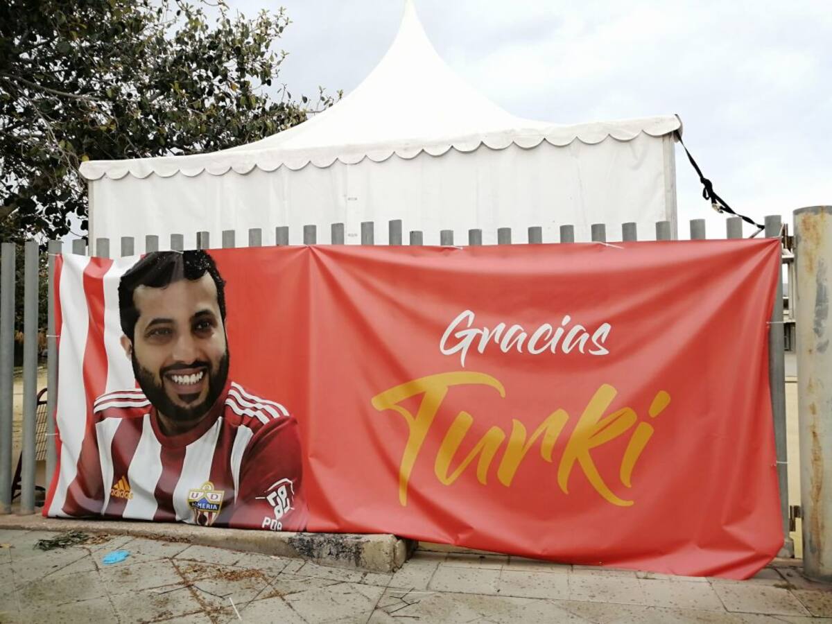 Turki Al-Sheikh, presente en el Estadio de los Juegos Mediterráneos