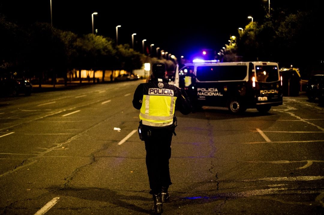 Efectivo de la UPR (CNP), durante un control policial