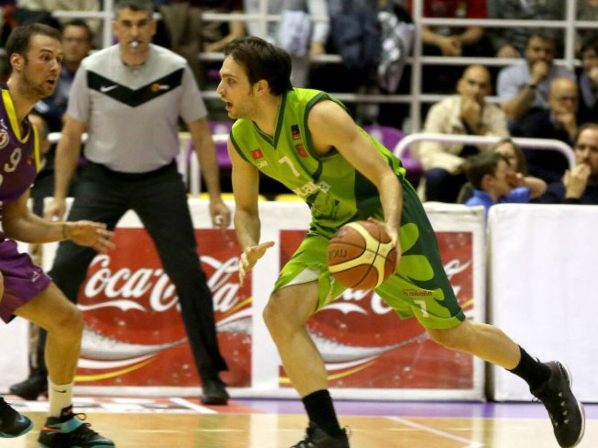 El CB Valladolid golpea primero bajo la batuta de un gran Mikel Uriz