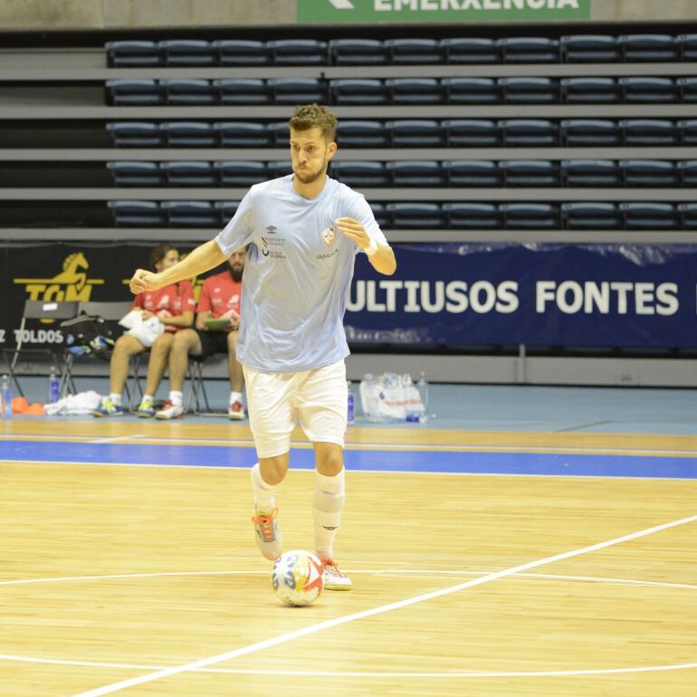 Antonio Diz, durante un partido de pretemporada en el Fontes do Sar