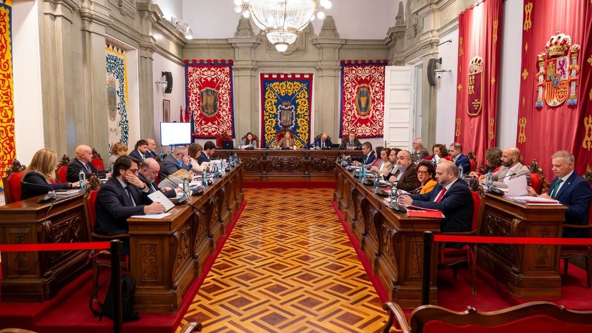 El pleno de Cartagena aprueba retirar la medalla de oro de la ciudad a Franco y al almirante Bastarreche