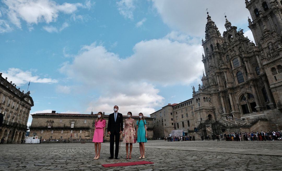 La princesa de Asturias; el rey Felipe VI; la reina Letizia y la infanta doña Sofía, durante la festividad de Santiago Apóstol y Día Nacional de Galicia, conocido como Día da Patria, en la Catedral de Santiago.