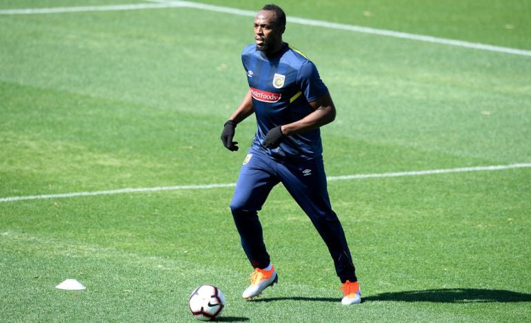 Bolt, en un entrenamiento con los Central Coast Mariners.