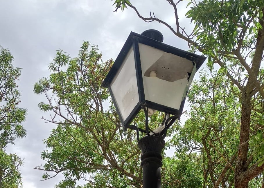 Farola rota en Santa Cruz