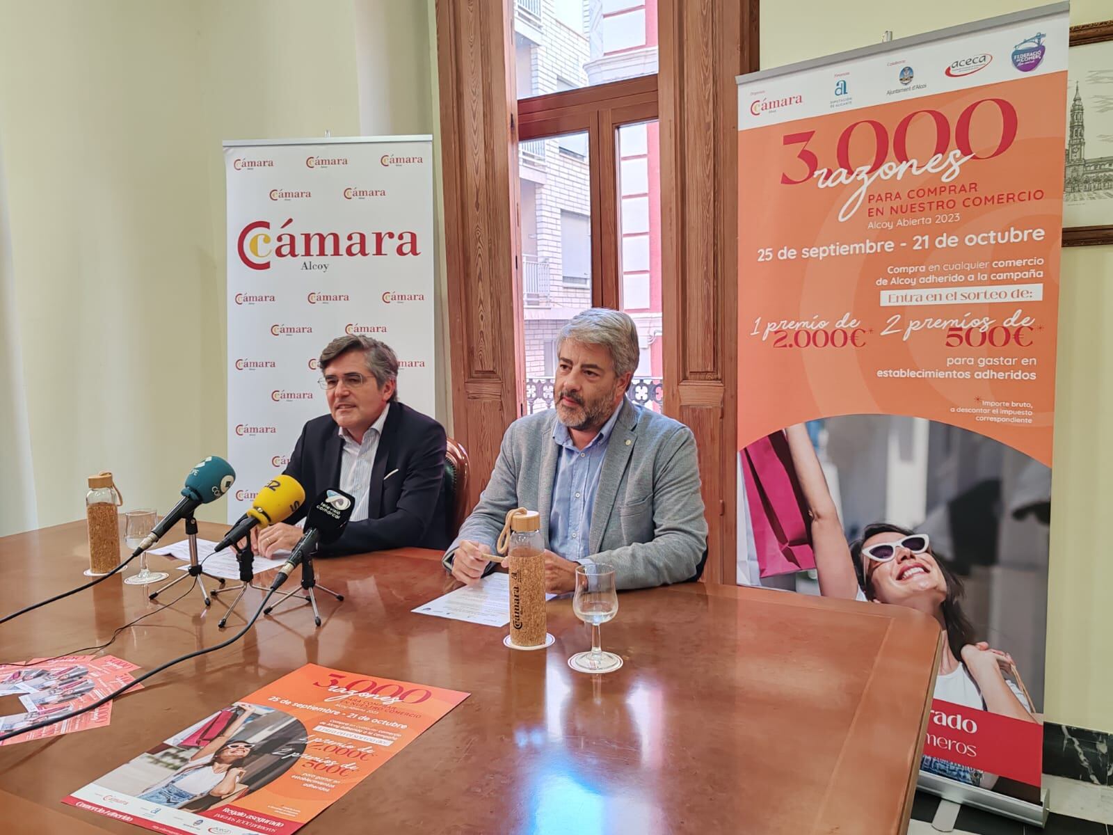 Carlos Pastor y Pablo de Gracia en la Cámara de Comercio de Alcoy