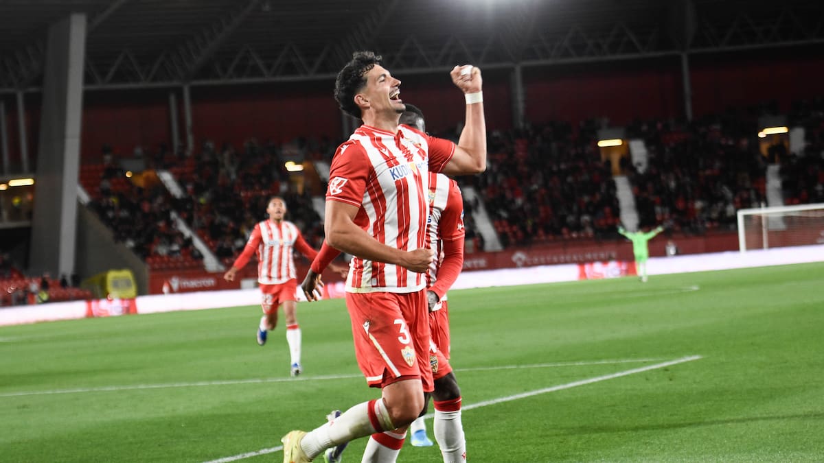 Álex Muñoz, el lateral que hace historia en el Almería con cuatro goles