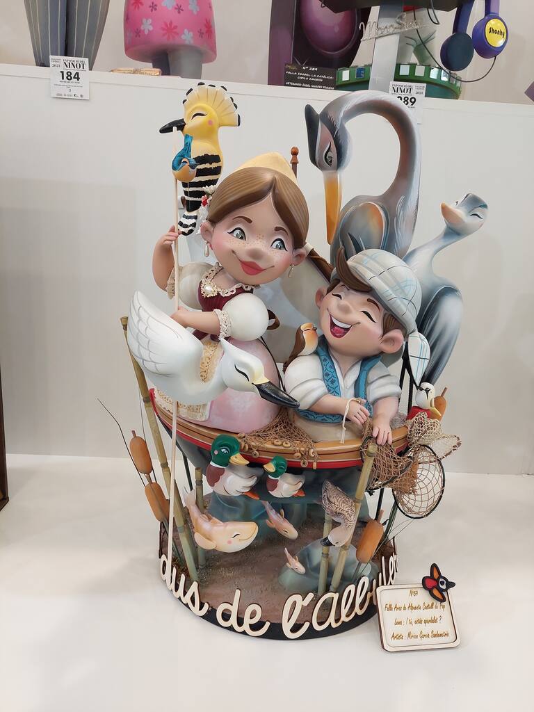 La Exposición del Ninot de las Fallas 2023 abre sus puertas con 750 figuras que rebosan diseño y sátira. Todas ellas quieren salvarse de las llamas gracias al voto popular.