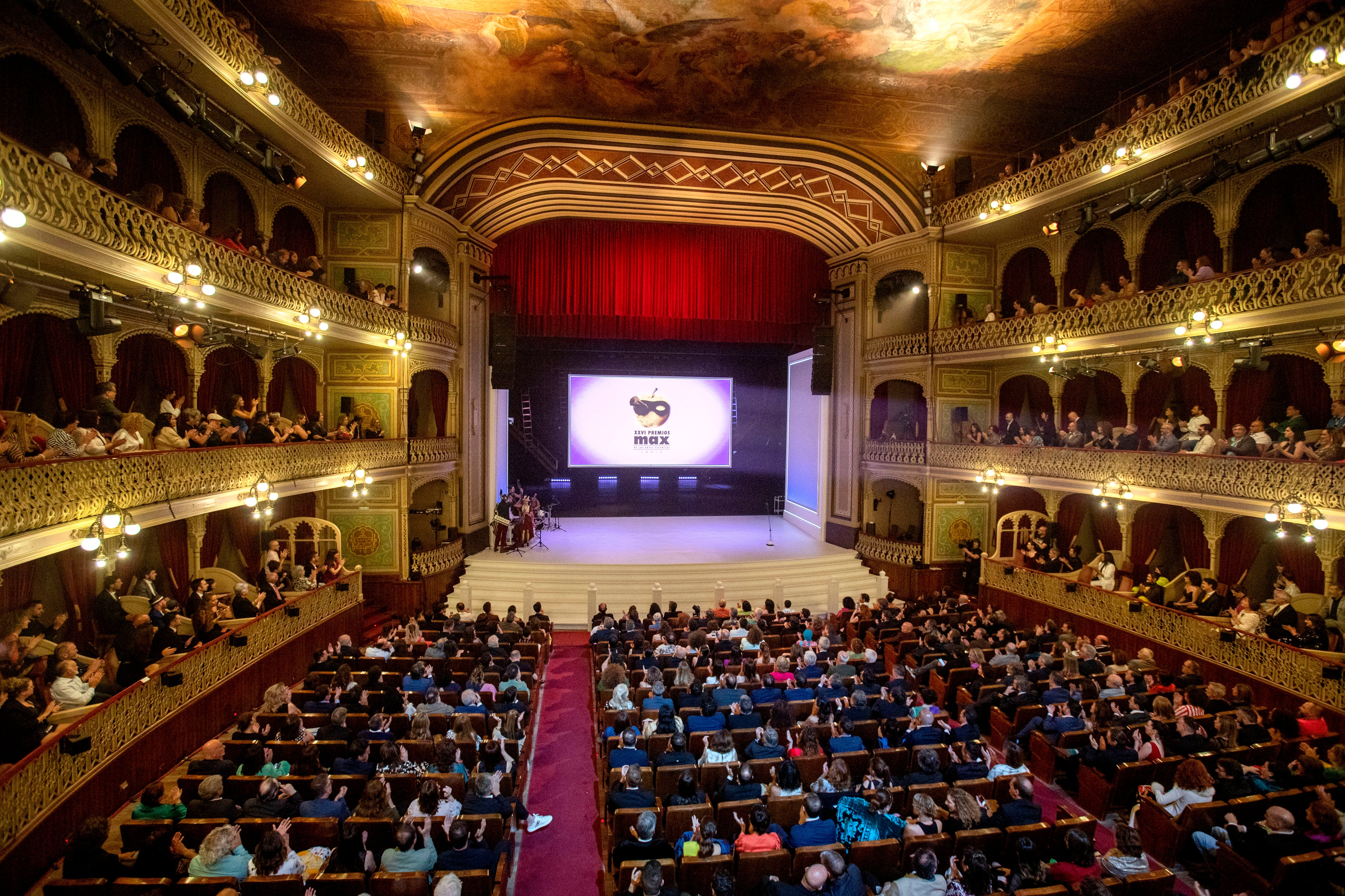 Da comienzo la XXVI gala de los premios MAX este lunes en el Gran Teatro Falla de Cádiz.