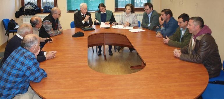 Reunión con los nueve alcaldes de la Zoina Básica de Salud de Cervera de Pisuerga (Palencia)