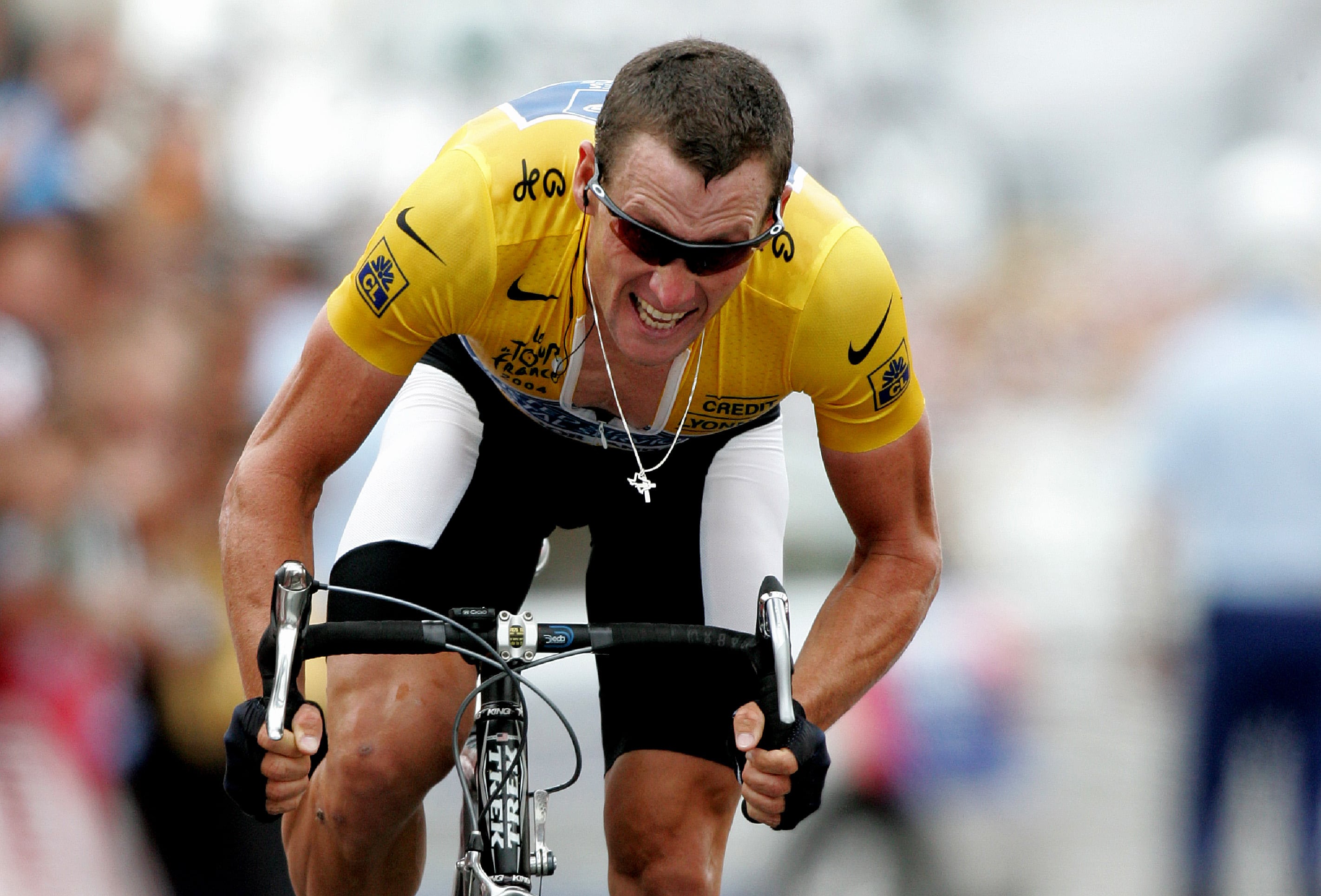 Lance Armstrong gana una etapa en L&#039;Alpe d&#039;Huez en el Tour de 2004