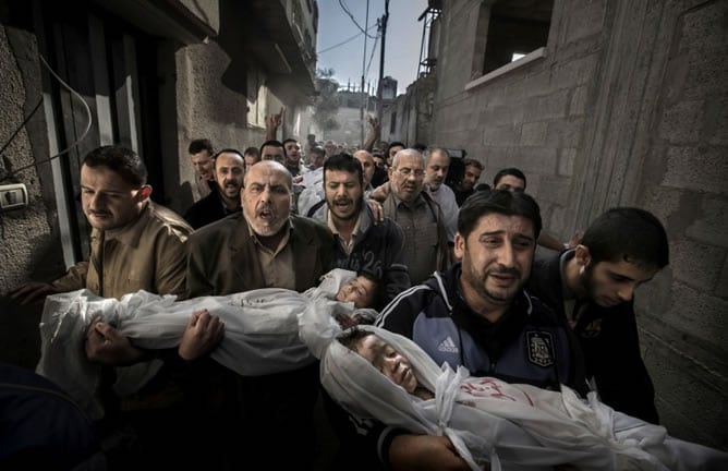 El sueco Paul Hansen gana el World Press Photo por una foto de dos niños asesinados en Gaza